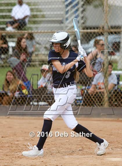 Thumbnail 1 in Aquinas vs San Jacinto photogallery.