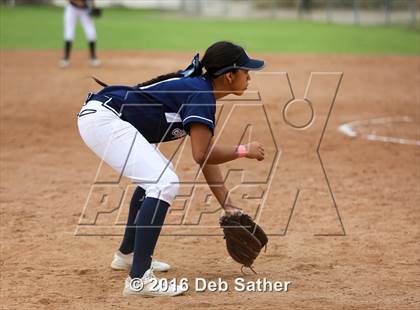 Thumbnail 1 in Aquinas vs San Jacinto photogallery.