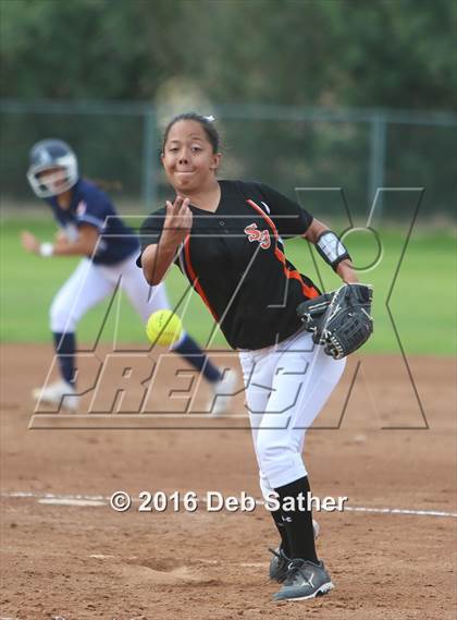 Thumbnail 2 in Aquinas vs San Jacinto photogallery.