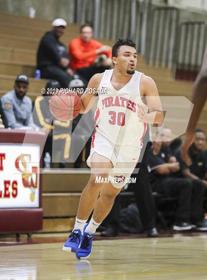 Thumbnail 1 in San Leandro vs. Edison (Clovis West Nike Invitational) photogallery.