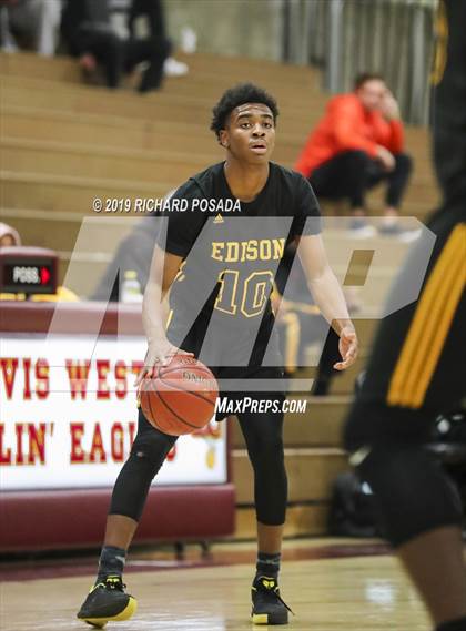 Thumbnail 1 in San Leandro vs. Edison (Clovis West Nike Invitational) photogallery.