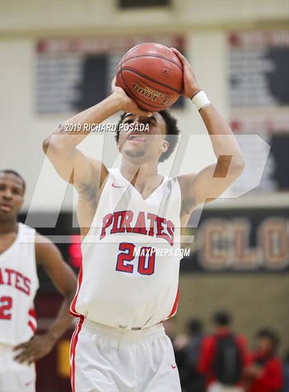 Thumbnail 2 in San Leandro vs. Edison (Clovis West Nike Invitational) photogallery.