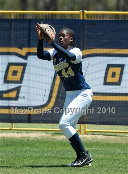 Thumbnail 1 in Christian vs Mater Dei (CIF SDS D4 Final) photogallery.
