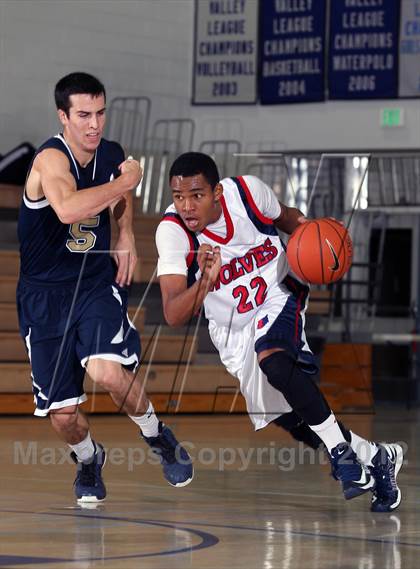 Thumbnail 1 in La Costa Canyon vs King (MaxPreps Holiday Classic) photogallery.