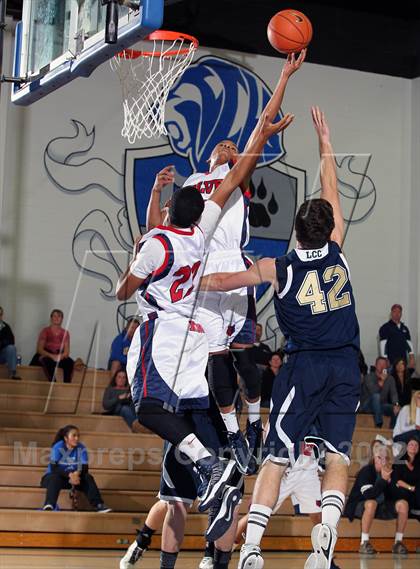 Thumbnail 2 in La Costa Canyon vs King (MaxPreps Holiday Classic) photogallery.