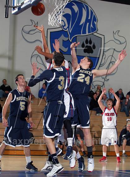Thumbnail 2 in La Costa Canyon vs King (MaxPreps Holiday Classic) photogallery.