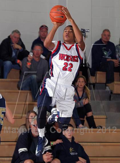 Thumbnail 2 in La Costa Canyon vs King (MaxPreps Holiday Classic) photogallery.