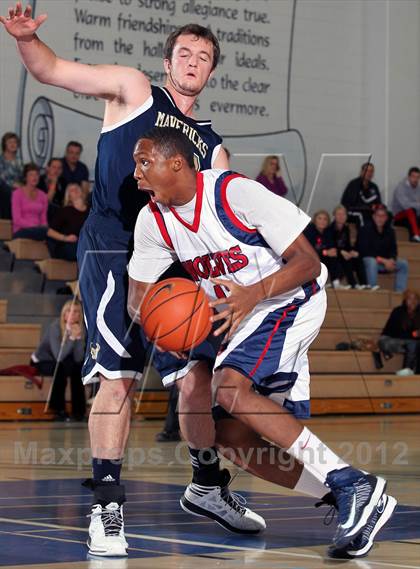 Thumbnail 3 in La Costa Canyon vs King (MaxPreps Holiday Classic) photogallery.