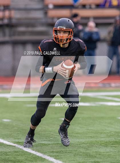 Thumbnail 2 in Toledo vs. Napavine (WIAA 2B Quarterfinal) photogallery.