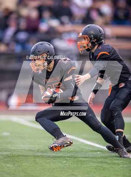 Thumbnail 2 in Toledo vs. Napavine (WIAA 2B Quarterfinal) photogallery.