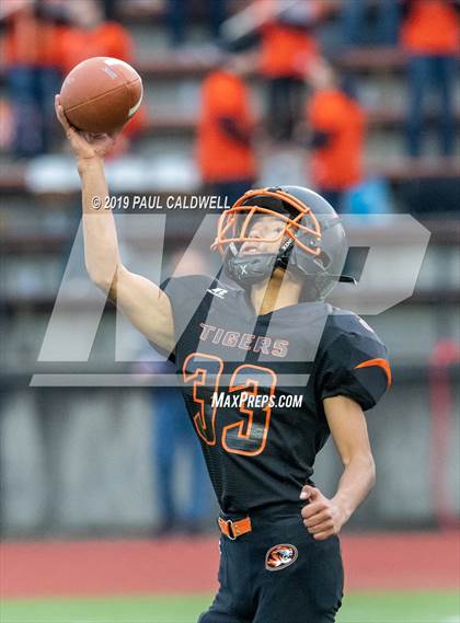 Thumbnail 1 in Toledo vs. Napavine (WIAA 2B Quarterfinal) photogallery.