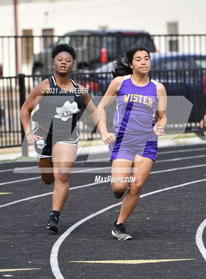 Thumbnail 3 in Warner Invitational photogallery.