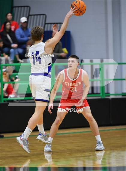 Thumbnail 1 in Stigler vs. Braggs photogallery.
