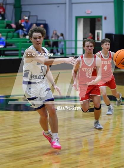 Thumbnail 2 in Stigler vs. Braggs photogallery.