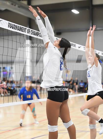 Thumbnail 2 in Lincoln vs. Norco (Nike TOC Southwest) photogallery.