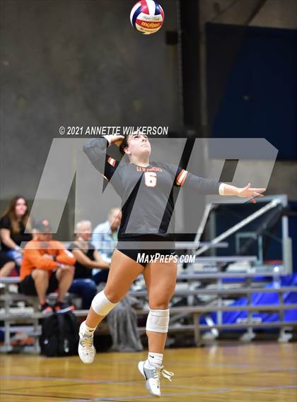 Thumbnail 2 in Fivay vs. Oviedo (Nike Tournament of Champions) photogallery.