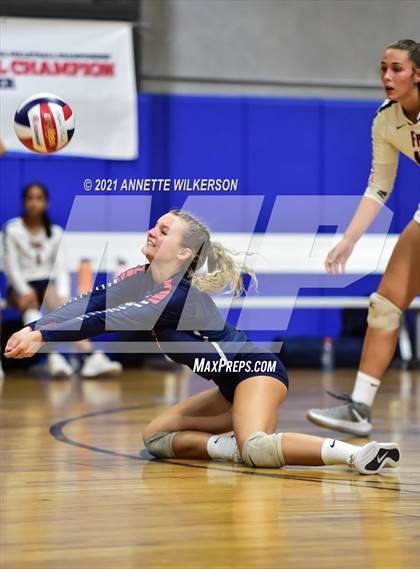 Thumbnail 3 in Fivay vs. Oviedo (Nike Tournament of Champions) photogallery.