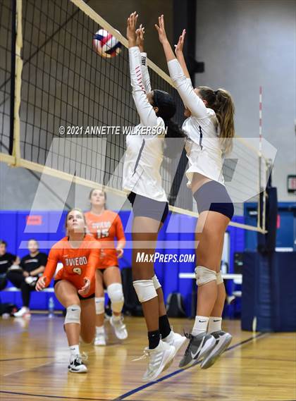 Thumbnail 2 in Fivay vs. Oviedo (Nike Tournament of Champions) photogallery.