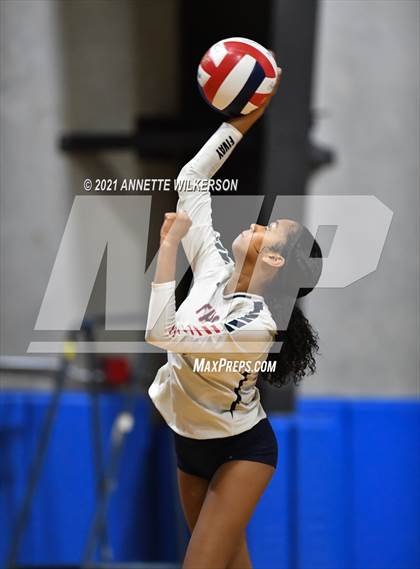 Thumbnail 2 in Fivay vs. Oviedo (Nike Tournament of Champions) photogallery.