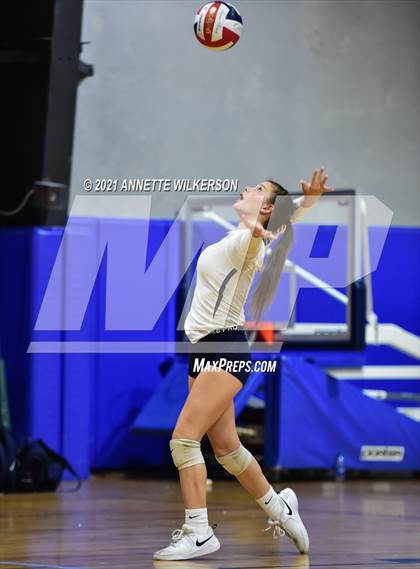Thumbnail 1 in Fivay vs. Oviedo (Nike Tournament of Champions) photogallery.