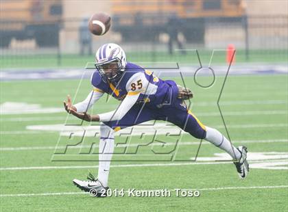 Thumbnail 3 in Brackenridge vs. Lockhart (UIL 5A Bi-District Playoff) photogallery.