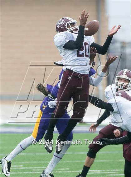 Thumbnail 1 in Brackenridge vs. Lockhart (UIL 5A Bi-District Playoff) photogallery.