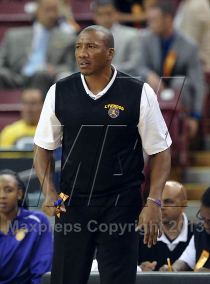 Thumbnail 1 in Lynwood vs. St. Francis (CIF State D2 Final) photogallery.