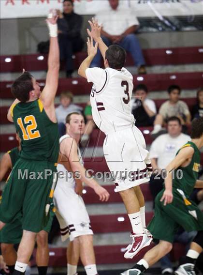 Thumbnail 2 in St. Francis vs. Pinewood (CIF CCS D5  Final) photogallery.
