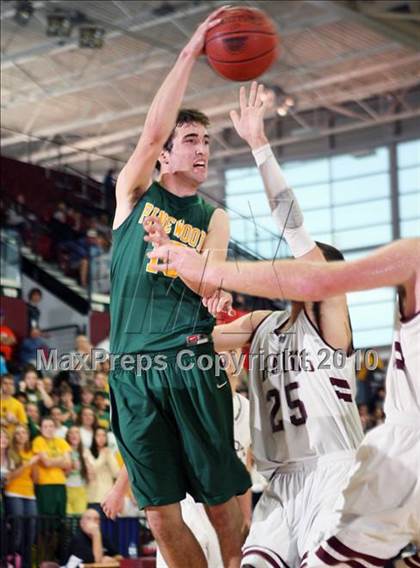 Thumbnail 2 in St. Francis vs. Pinewood (CIF CCS D5  Final) photogallery.