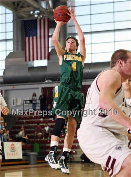 Thumbnail 3 in St. Francis vs. Pinewood (CIF CCS D5  Final) photogallery.