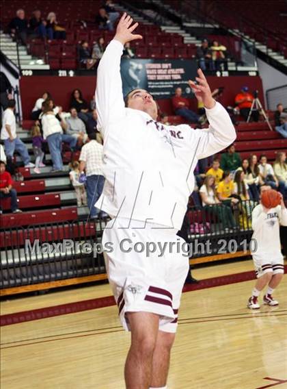 Thumbnail 1 in St. Francis vs. Pinewood (CIF CCS D5  Final) photogallery.