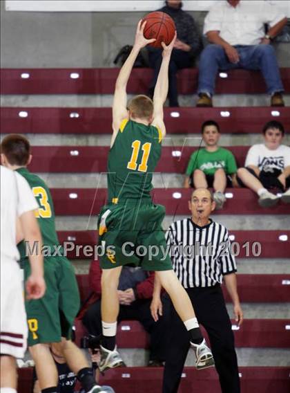 Thumbnail 3 in St. Francis vs. Pinewood (CIF CCS D5  Final) photogallery.
