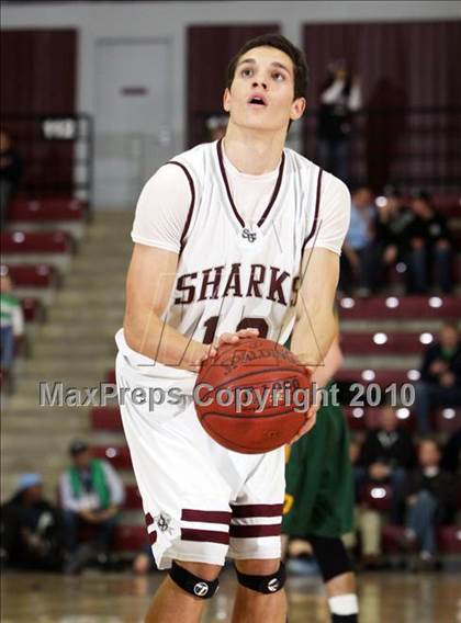 Thumbnail 2 in St. Francis vs. Pinewood (CIF CCS D5  Final) photogallery.
