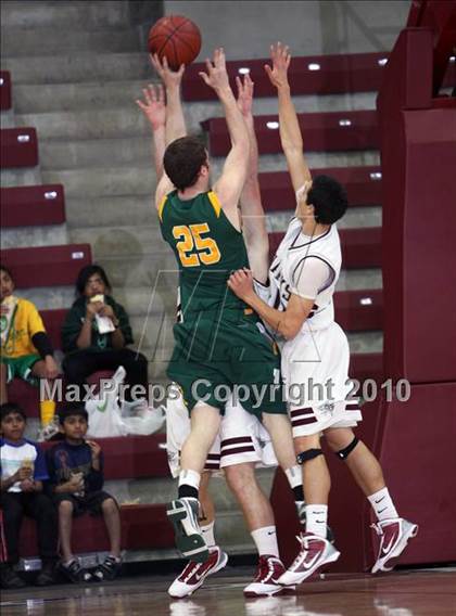 Thumbnail 3 in St. Francis vs. Pinewood (CIF CCS D5  Final) photogallery.