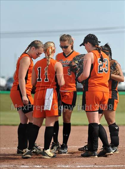 Thumbnail 2 in Mechanicville vs. Marlboro (NYSPHSAA Class B Semifinal) photogallery.