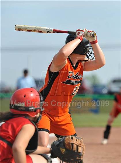 Thumbnail 1 in Mechanicville vs. Marlboro (NYSPHSAA Class B Semifinal) photogallery.