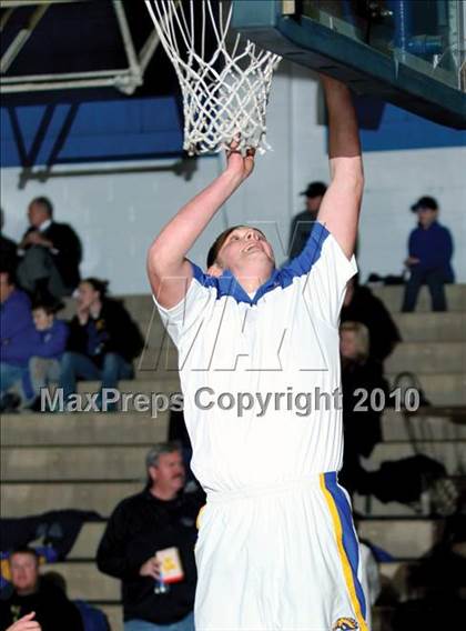 Thumbnail 2 in Holy Cross vs. Newport Central Catholic photogallery.