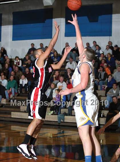 Thumbnail 1 in Holy Cross vs. Newport Central Catholic photogallery.