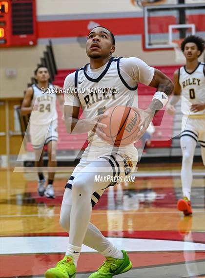 Thumbnail 1 in Chesterton v South Bend Riley (Fishers Holiday Classic) photogallery.