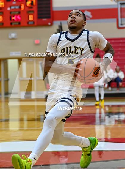 Thumbnail 2 in Chesterton v South Bend Riley (Fishers Holiday Classic) photogallery.