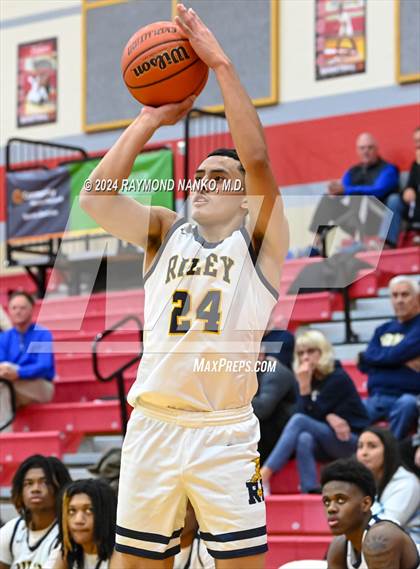 Thumbnail 3 in Chesterton v South Bend Riley (Fishers Holiday Classic) photogallery.