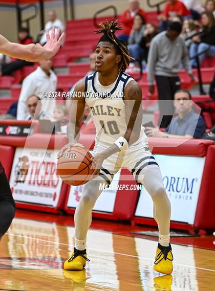Thumbnail 1 in Chesterton v South Bend Riley (Fishers Holiday Classic) photogallery.