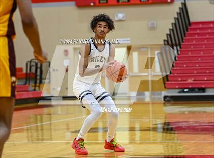 Thumbnail 3 in Chesterton v South Bend Riley (Fishers Holiday Classic) photogallery.