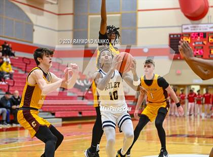 Thumbnail 2 in Chesterton v South Bend Riley (Fishers Holiday Classic) photogallery.
