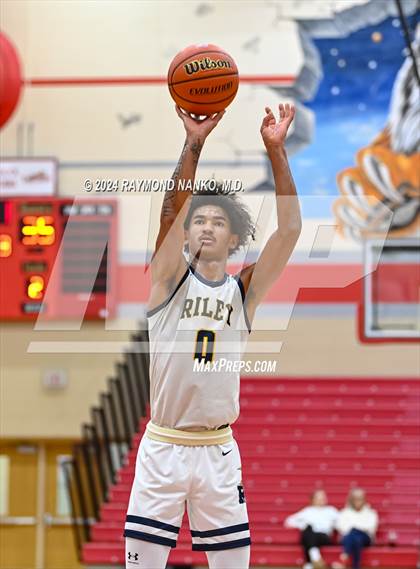Thumbnail 3 in Chesterton v South Bend Riley (Fishers Holiday Classic) photogallery.