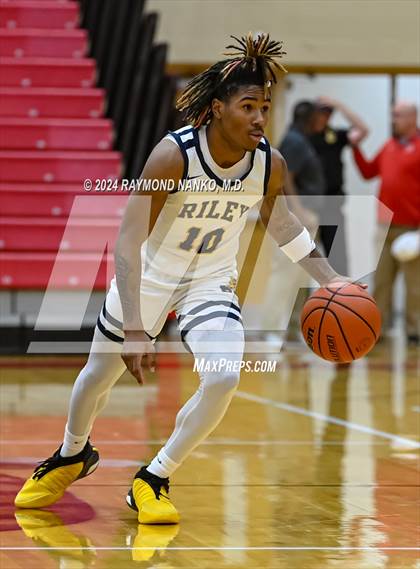 Thumbnail 3 in Chesterton v South Bend Riley (Fishers Holiday Classic) photogallery.