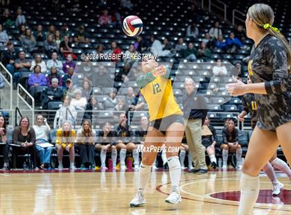 Thumbnail 2 in Boyd vs. Stockdale (UIL 3A Volleyball Division II Final) photogallery.