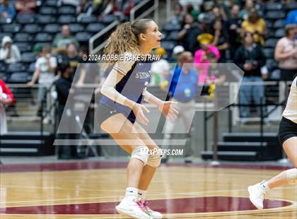 Thumbnail 2 in Boyd vs. Stockdale (UIL 3A Volleyball Division II Final) photogallery.