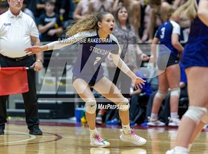 Thumbnail 1 in Boyd vs. Stockdale (UIL 3A Volleyball Division II Final) photogallery.