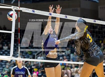 Thumbnail 3 in Boyd vs. Stockdale (UIL 3A Volleyball Division II Final) photogallery.
